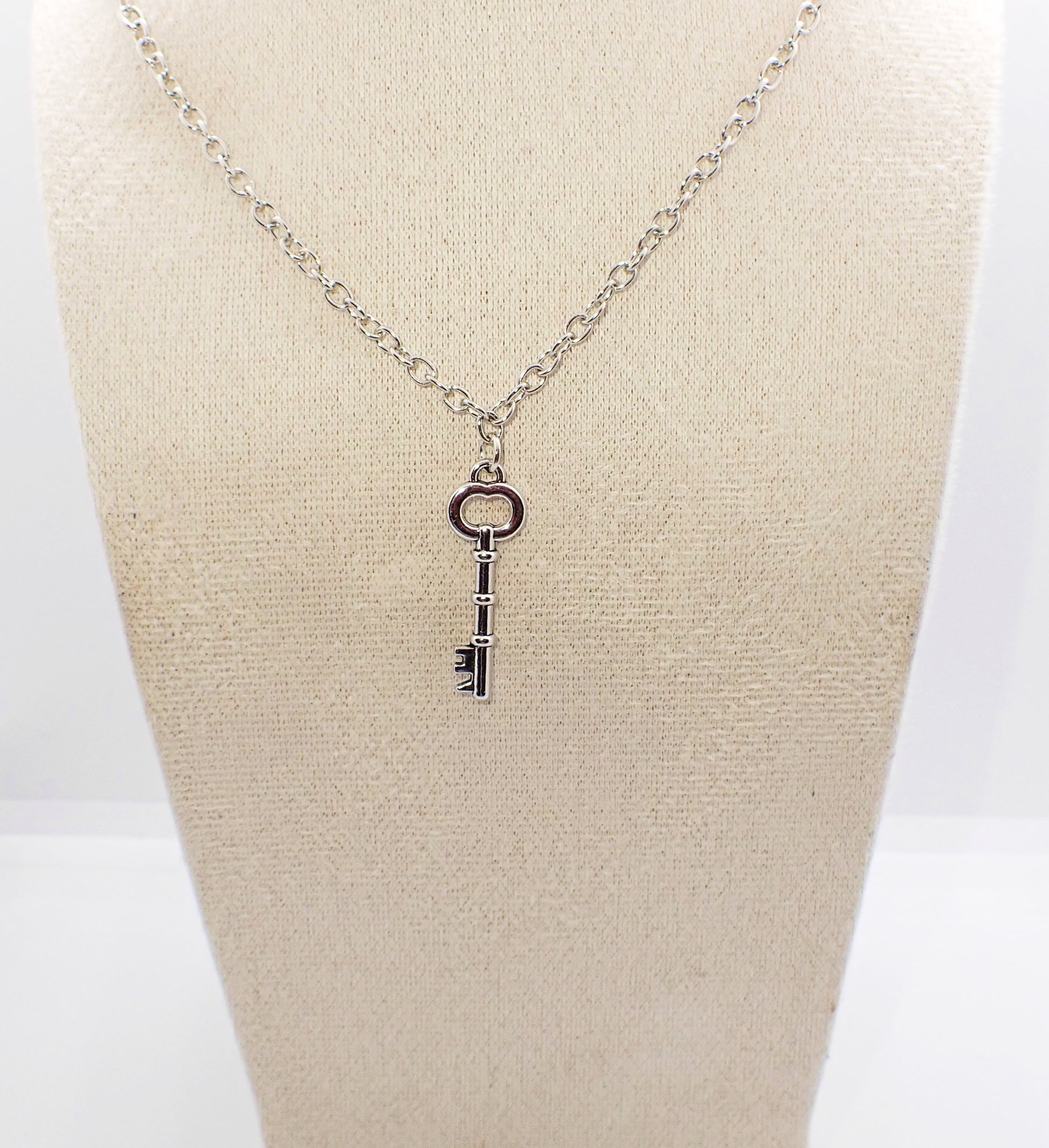 Vintage silver Key Pendant Necklace