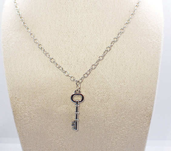 Vintage silver Key Pendant Necklace