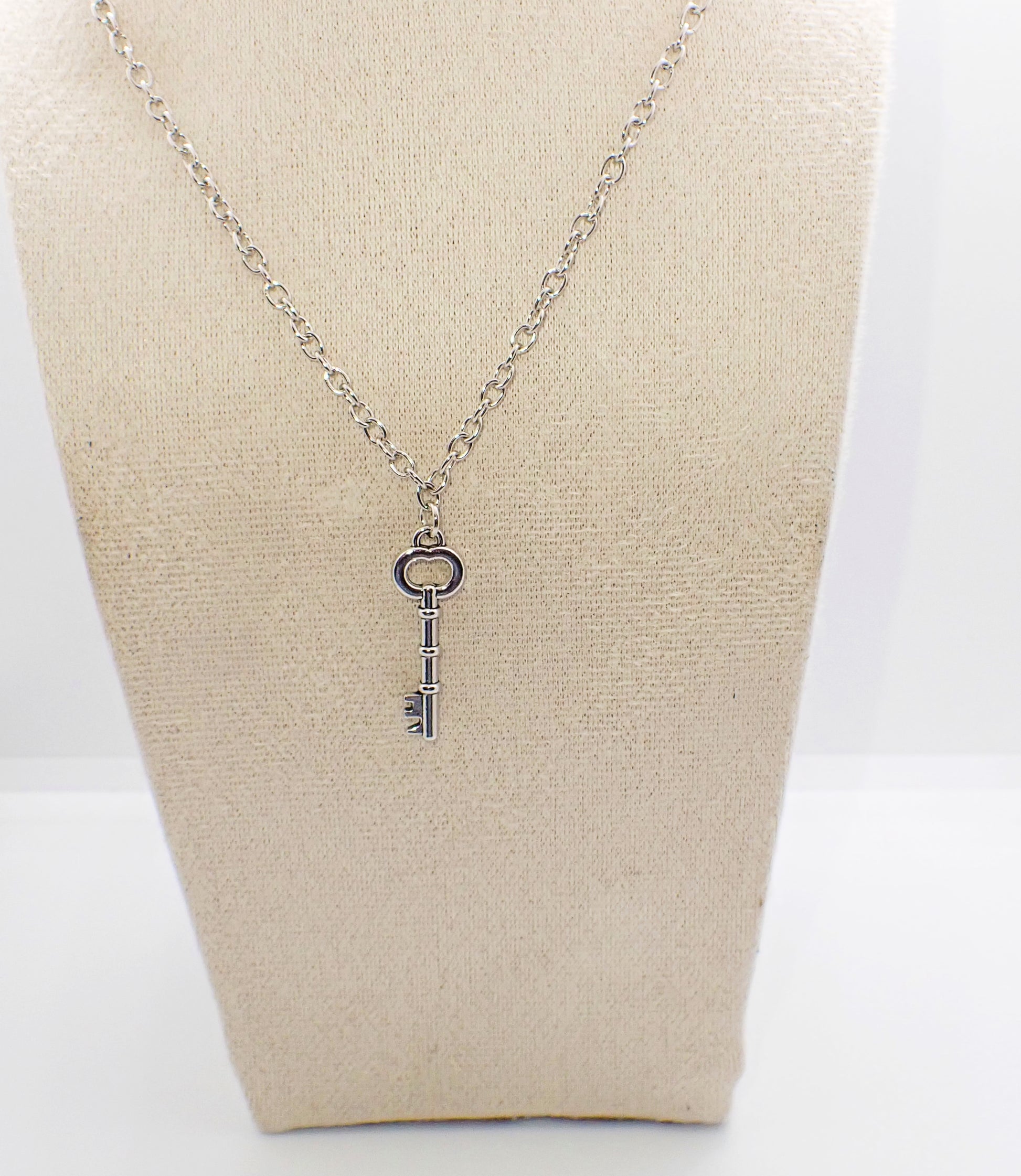 Vintage silver Key Pendant Necklace