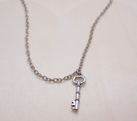Vintage silver Key Pendant Necklace