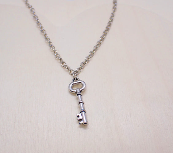 Vintage silver Key Pendant Necklace