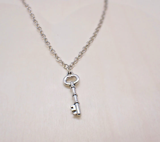 Vintage silver Key Pendant Necklace