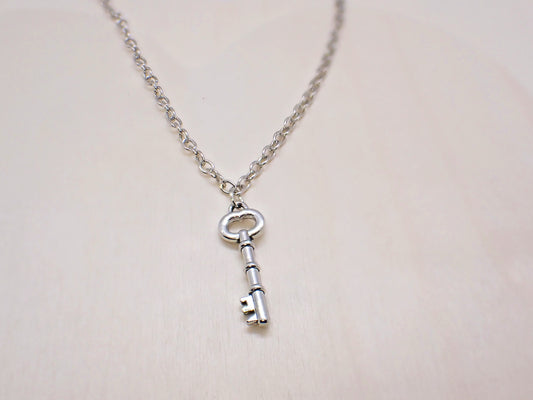 Vintage silver Key Pendant Necklace